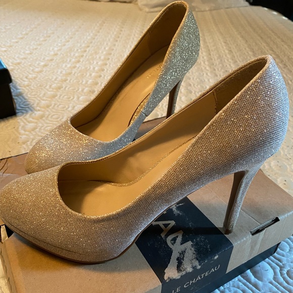 Le Chateau gold/pale dress shoes size 10 - Picture 5 of 5